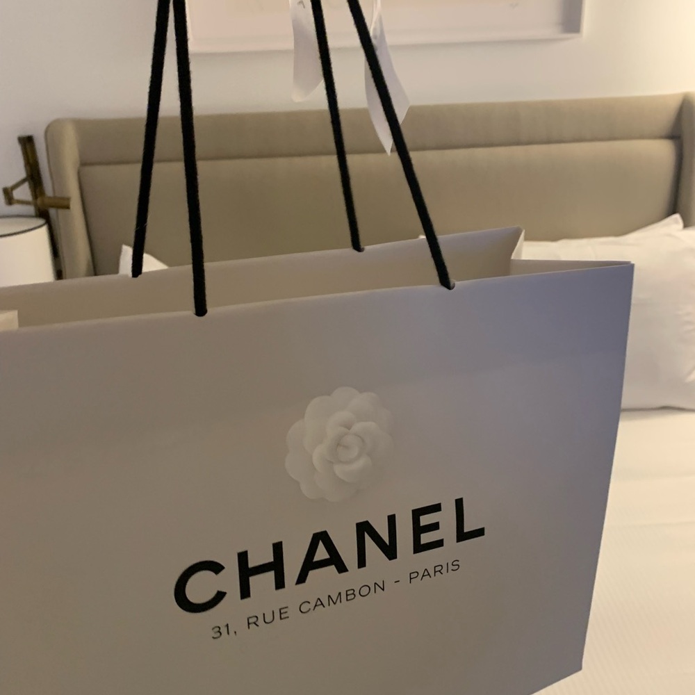 Authentic Chanel rare Bag with ribbon and camellia flower, only sold in Paris !